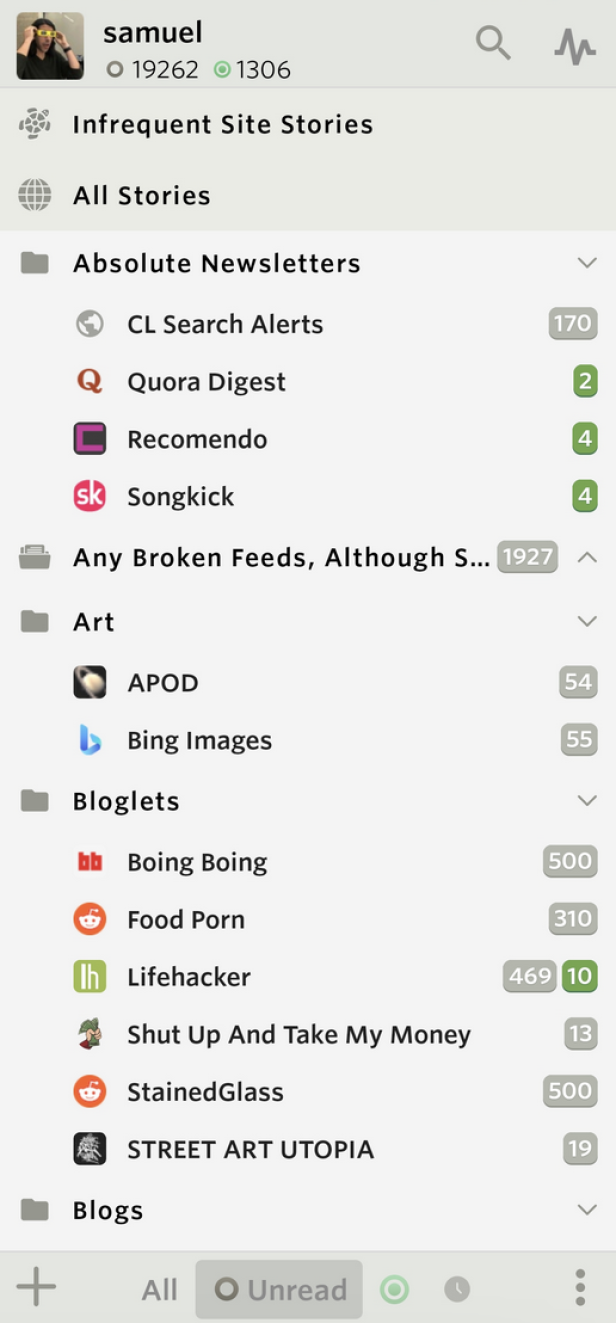 Ordnerübersicht der Newsblur-App mit einer Liste an Ordner, Unterordnern und Quellen