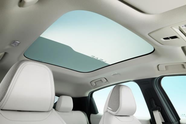 250308_all-new_nissan_leaf_studio_pictures_21.jpg
