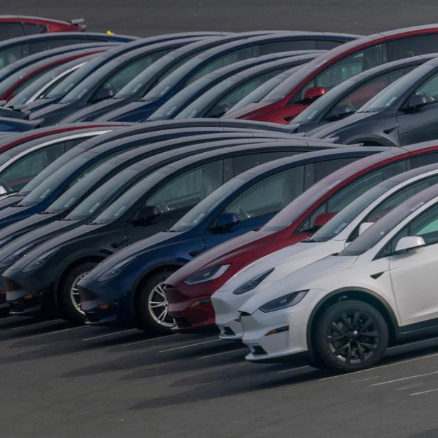 Tesla schickt Mitarbeiter wegen geringer Nachfrage nach Hause